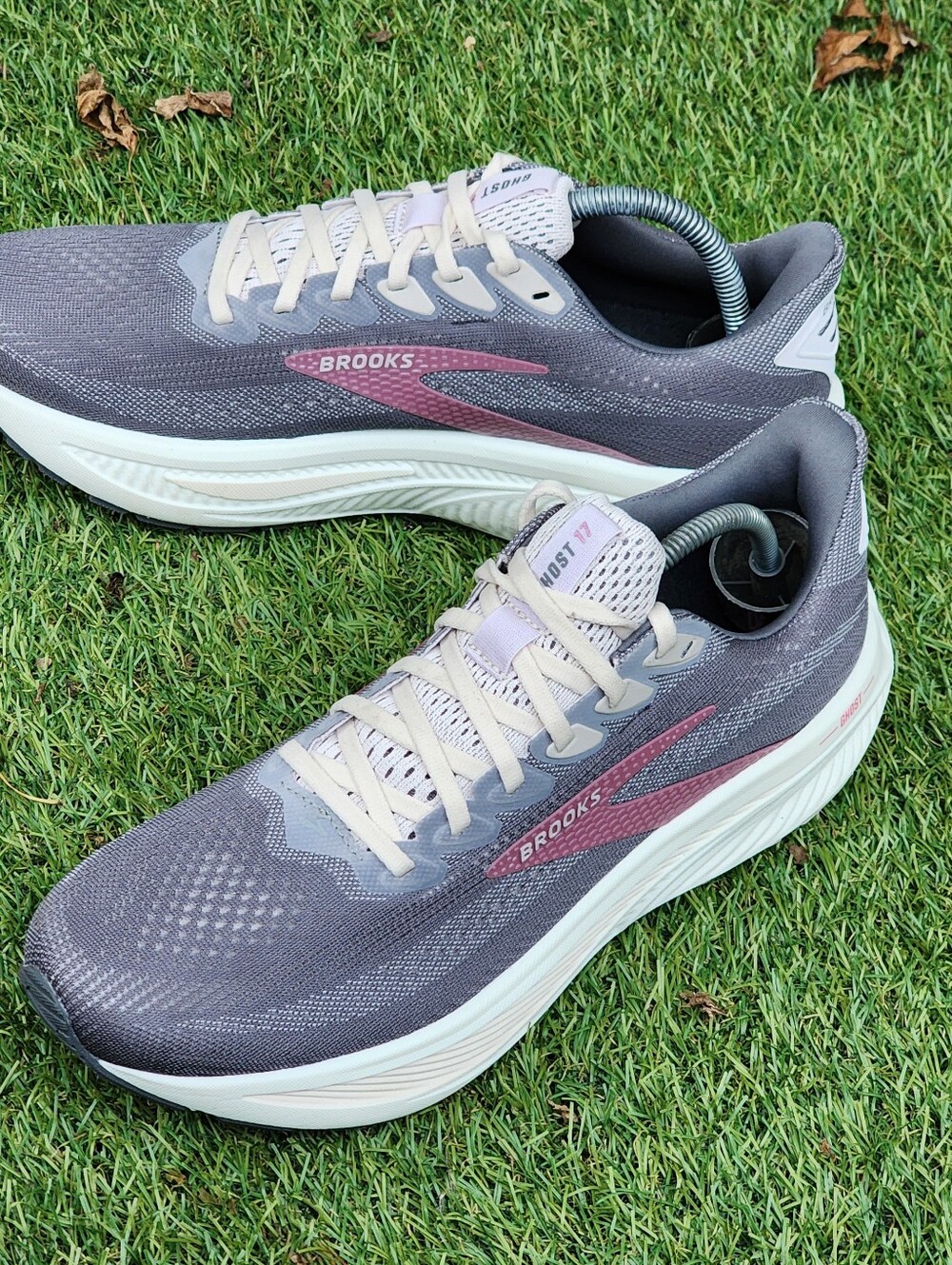BROOKS GHOST 17 - Women's Sneakers  - SIZE 11B